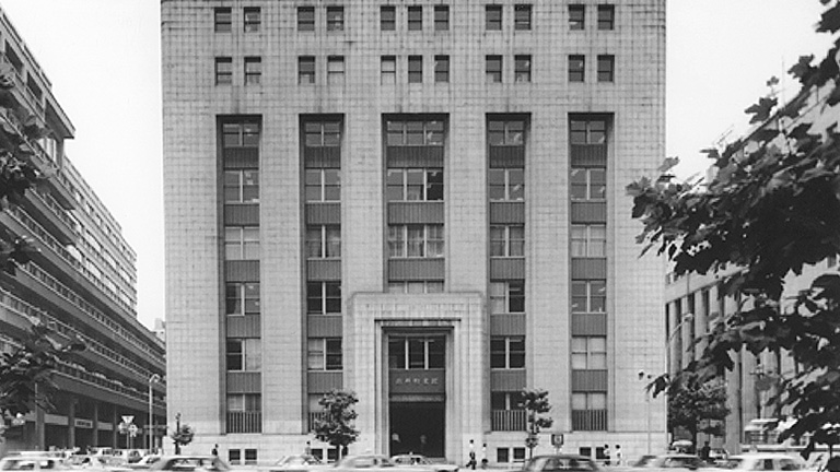 1960年代の本社ビル（西新橋）